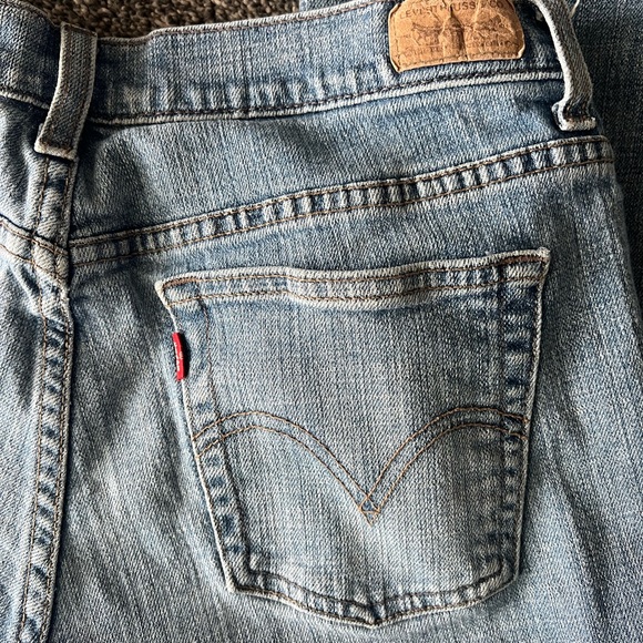 Levi's Women's Light Wash Boot-Cut Jeans - Picture 4 of 10